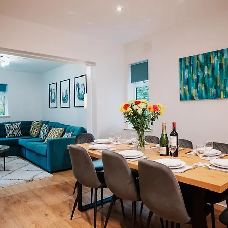 Spacious 4-bed Fast Wifi Parking Contractor Family Holiday home