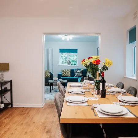 Spacious 4-bed Fast Wifi Parking Contractor Family * Birmingham