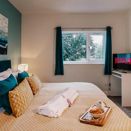 Spacious 4-bed Fast Wifi Parking Contractor Family *