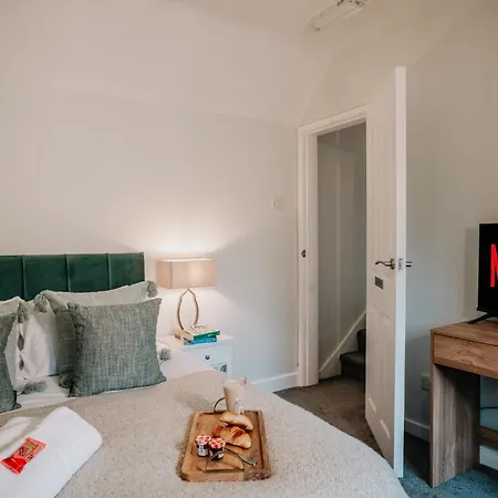 Holiday home Spacious 4-bed Fast Wifi Parking Contractor Family